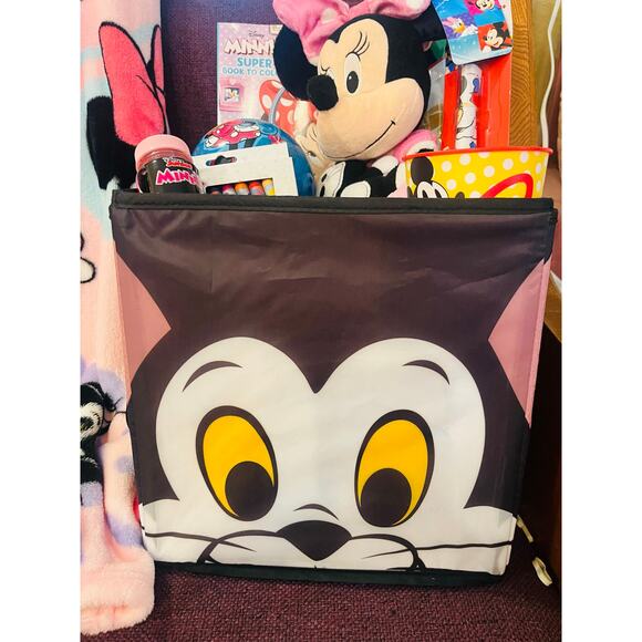 Minnie Mouse large Easter bundle with 50x70 pink soft throw, medium Minnie plush - Picture 7 of 7